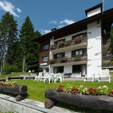Garni Bucaneve Madonna di Campiglio Ngoại thất bức ảnh