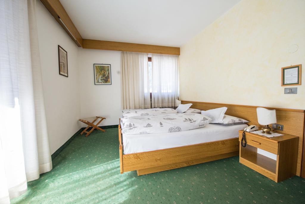 Garni Bucaneve Madonna di Campiglio Phòng bức ảnh