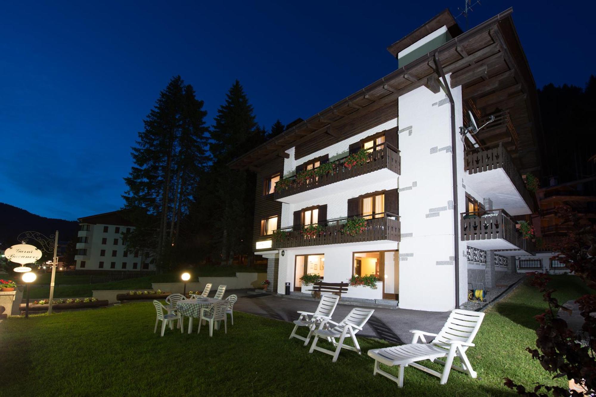 Garni Bucaneve Madonna di Campiglio Ngoại thất bức ảnh